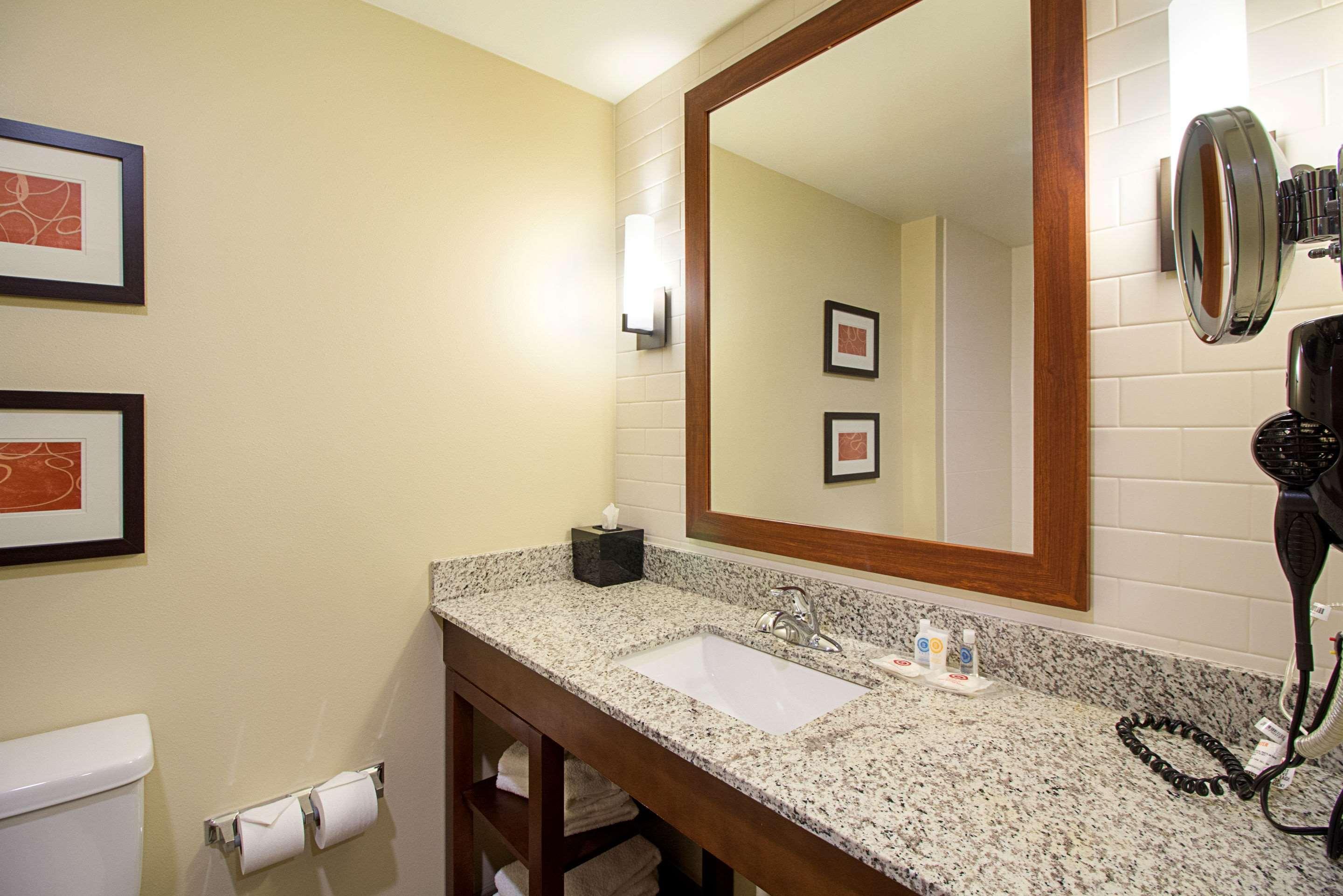 Comfort Suites & Conference Center Worthington מראה חיצוני תמונה