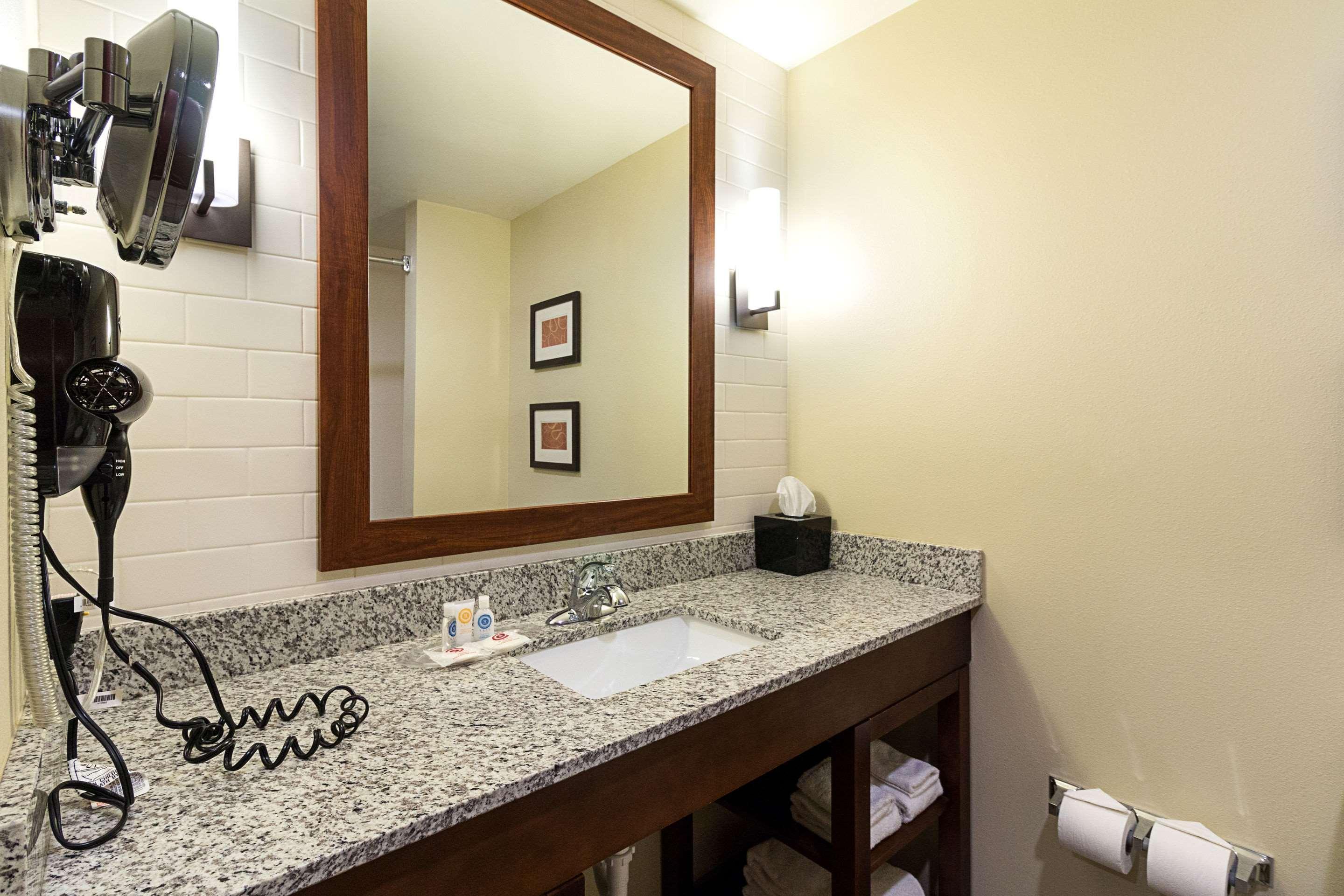 Comfort Suites & Conference Center Worthington מראה חיצוני תמונה