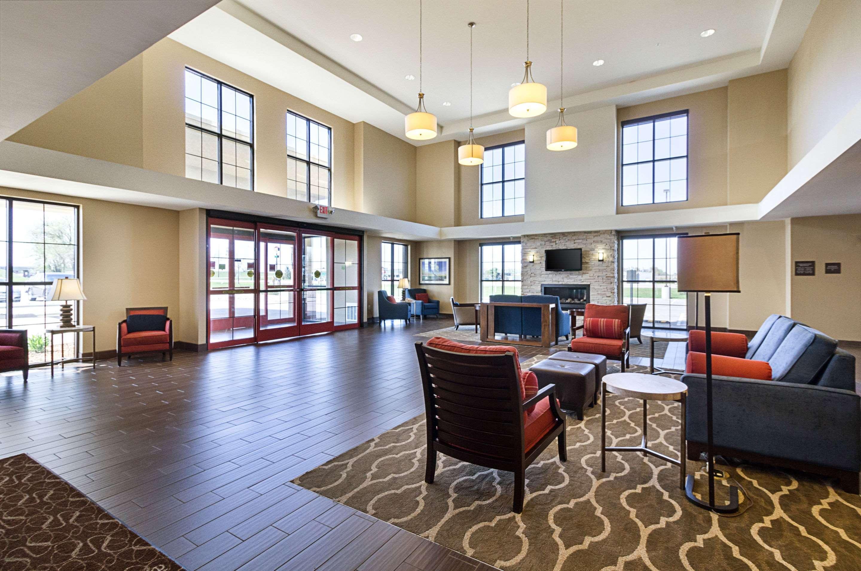 Comfort Suites & Conference Center Worthington מראה חיצוני תמונה